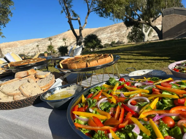 אירוע בטבע, רוג'ום, הפקת אירוע